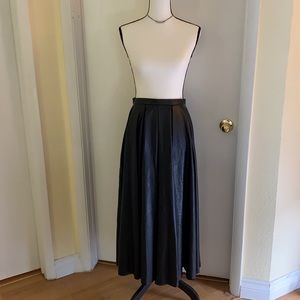 Diane Kruger faux leather skirt